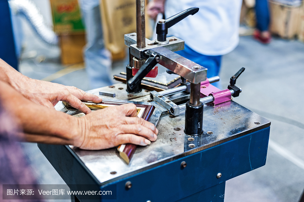 人工相框配機(jī)框